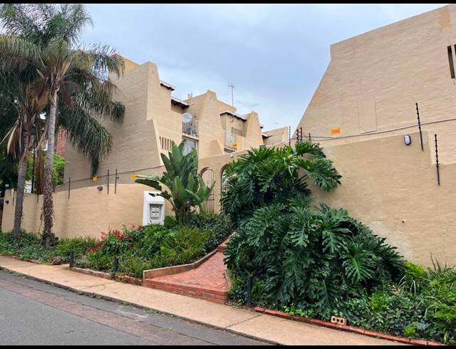 2 BEDROOM DUPLEX FOR SALE IN SUNNYSIDE